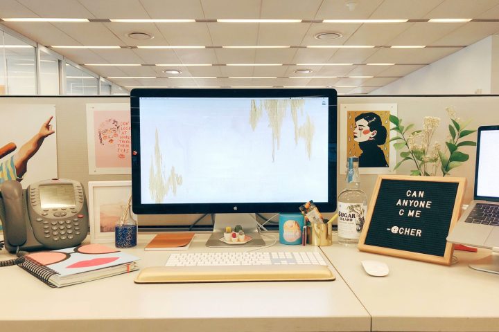 ide dekorasi meja kantor